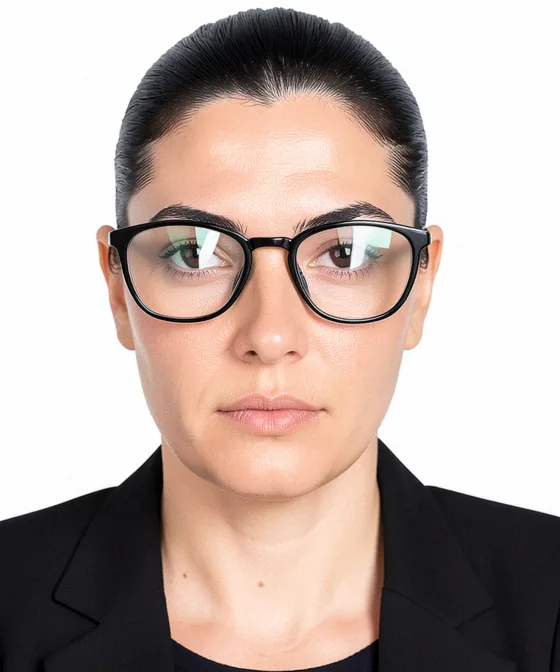 Avukatlık Ruhsatı & Baro Kimlik Fotoğrafı — Yanlış vesikalık örneği: gözlük camlarında parlama