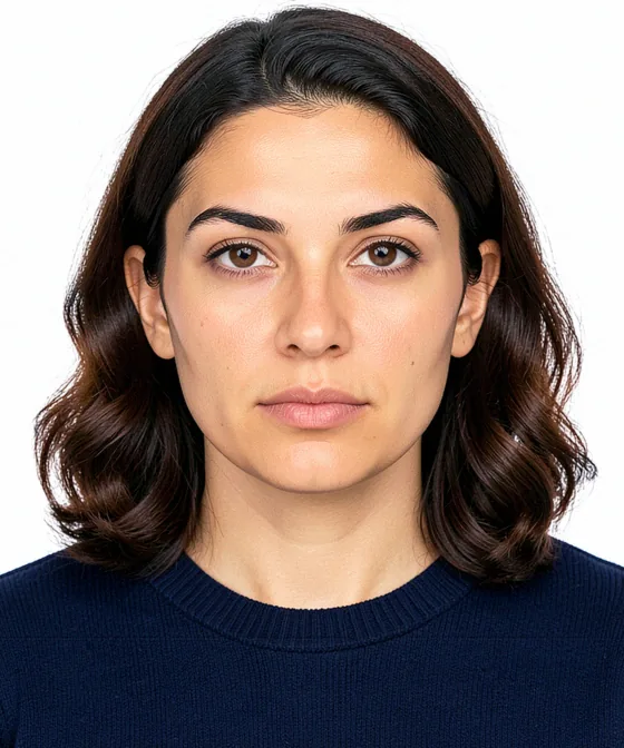 Biyometrik Fotoğraf Rehberi — Doğru vesikalık örneği: nötr ifade, dik baş, düz beyaz fon
