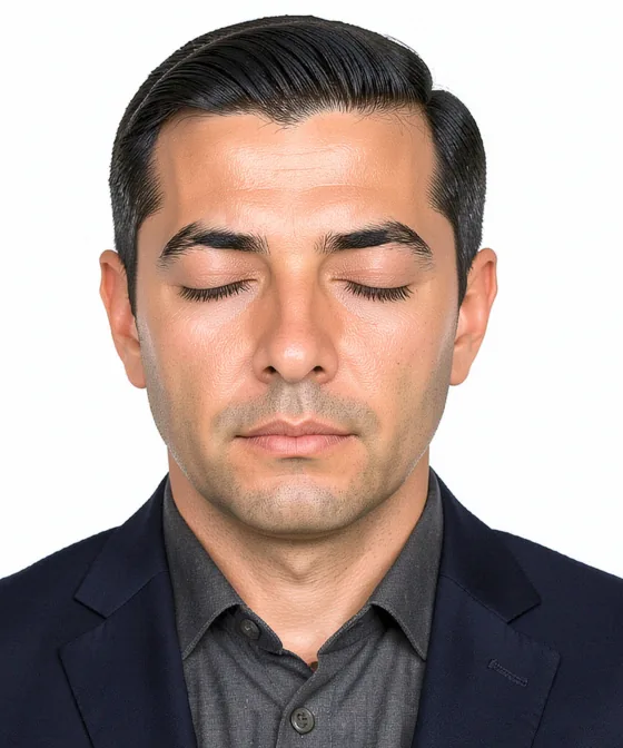 دليل الصورة المهنية — مثال خاطئ لصورة مهنية: العينان مغمضتان