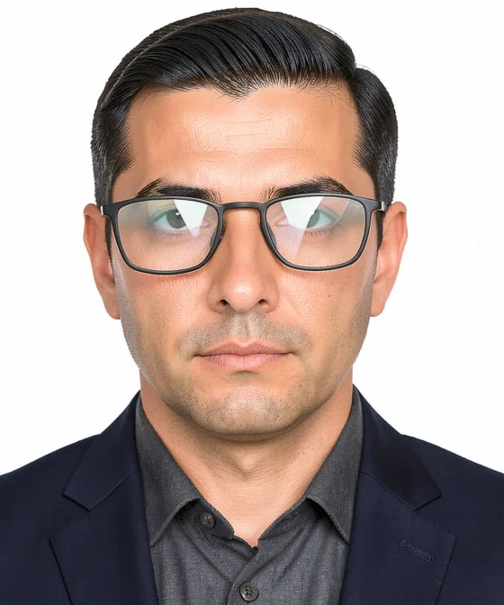 دليل الصورة المهنية — مثال خاطئ لصورة مهنية: وهج على عدسات النظارة