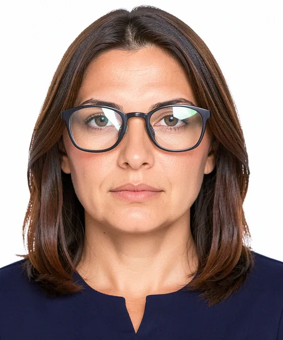 Vesikalık Fotoğraf Rehberleri — Yanlış vesikalık örneği: gözlük camlarında parlama