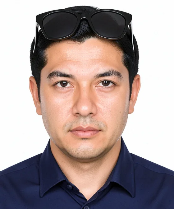 İkamet İzni Fotoğrafı — Yanlış vesikalık örneği: güneş gözlüğü başın üstünde