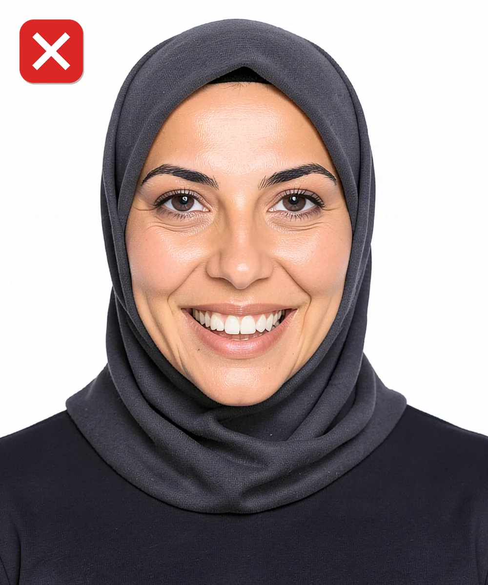 Esenler'de Vesikalık Fotoğraf — Yanlış vesikalık örneği: gülümseme
