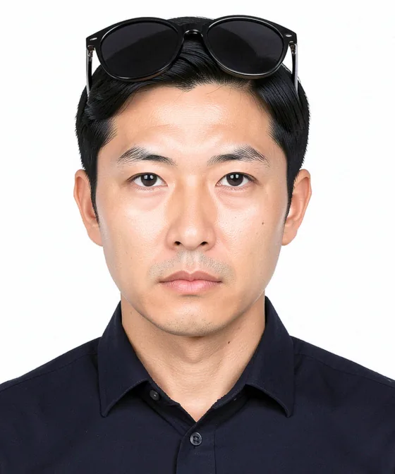 Japonya Vizesi Fotoğrafı — Yanlış vesikalık örneği: güneş gözlüğü başın üstünde