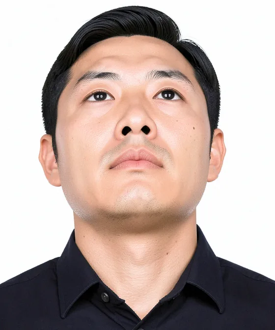 Japonya Vizesi Fotoğrafı — Yanlış vesikalık örneği: alttan yukarı çekim