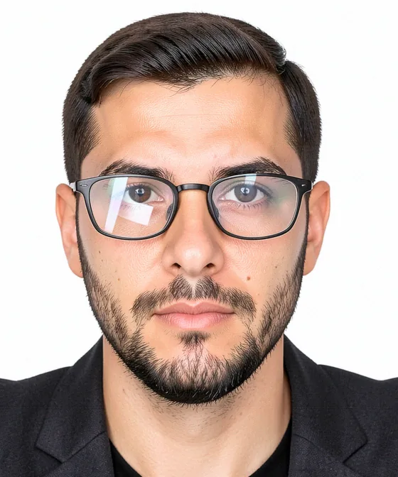 CV Photo — Incorrect corporate portrait: glare on the glasses lenses