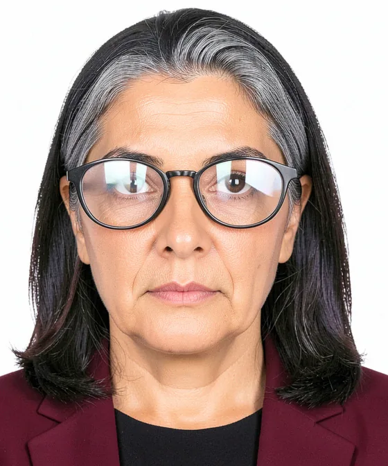 Corporate Headshots — Incorrect corporate portrait: glare on the glasses lenses