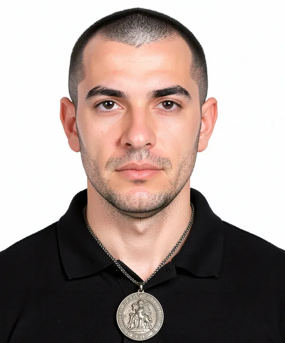 Özel Güvenlik (ÖGG) Kimlik Kartı Fotoğrafı — Yanlış vesikalık örneği: iri kolye ucu