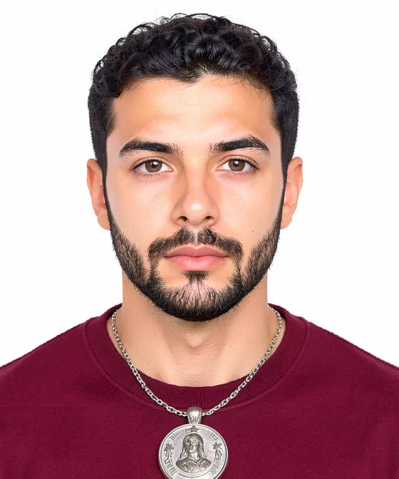 Passolig Kartı Fotoğrafı — Yanlış vesikalık örneği: iri kolye ucu