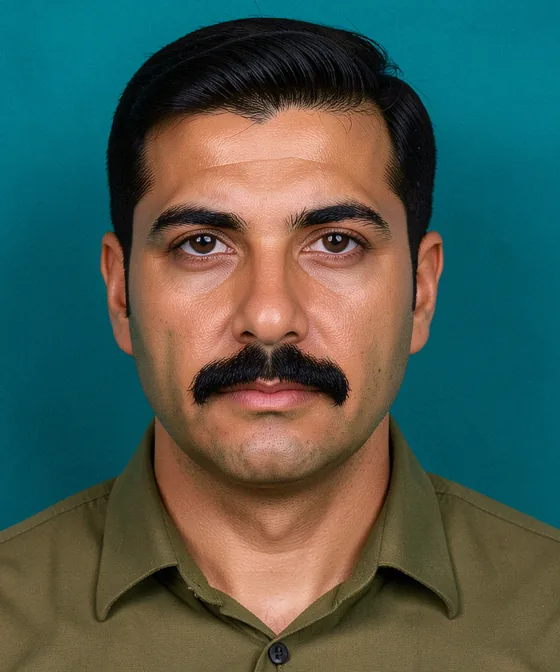 40×40 mm Kare Vesikalık — Yanlış vesikalık örneği: arka planda renkli duvar