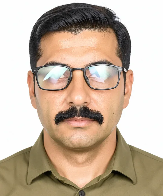 40×40 mm Kare Vesikalık — Yanlış vesikalık örneği: gözlük camlarında parlama
