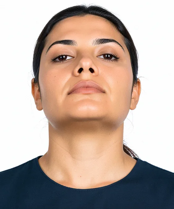43×55mm Vesikalık — Yanlış vesikalık örneği: alttan yukarı çekim