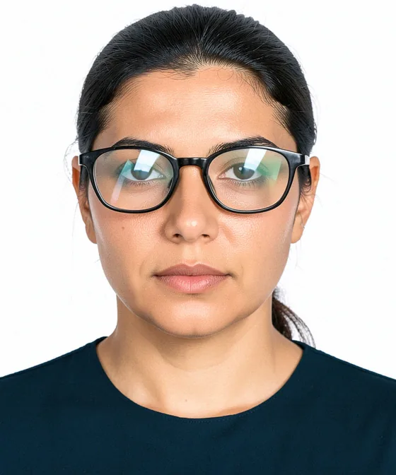 43×55mm Vesikalık — Yanlış vesikalık örneği: gözlük camlarında parlama