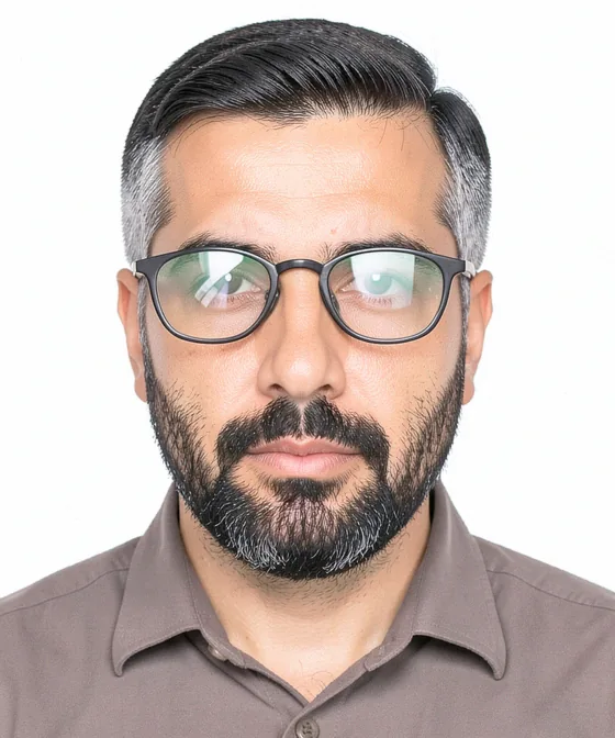 Suriye Pasaportu Fotoğrafı — Yanlış vesikalık örneği: gözlük camlarında parlama